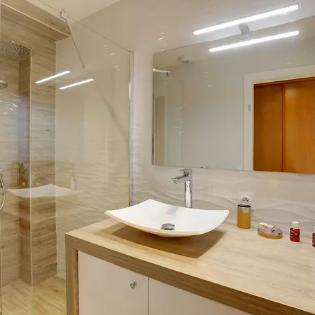L'amandine ,45 M2 Terrasse Et Garage Centre *